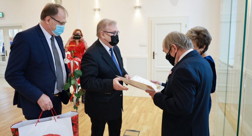 Siedem małżeństw odebrało medale za długoletnie pożycie. Uroczystość odbyła się w USC