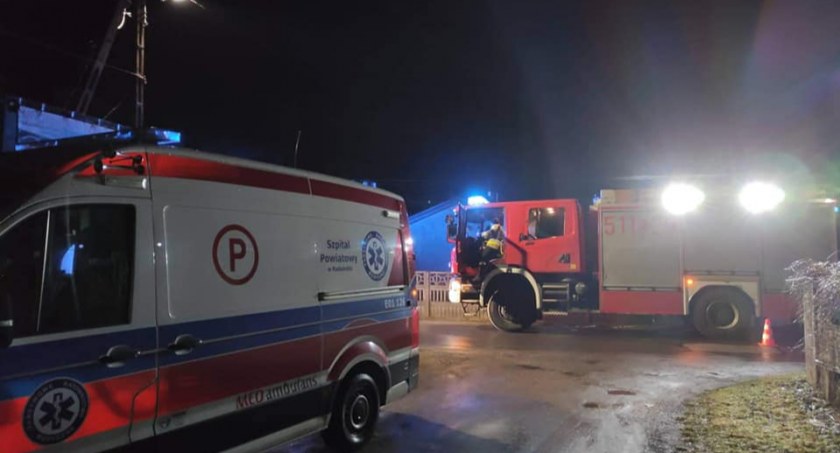 W Bloku Dobryszyce niemal doszło do tragedii. Rodzina podtruła się tlenkiem węgla. Na pomoc ruszyli strażacy