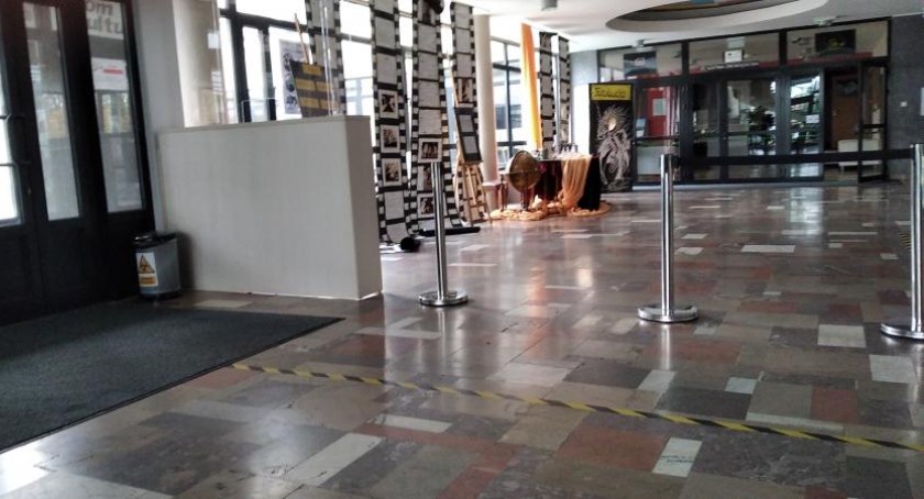 Remont sali widowiskowej w MDK zacznie się później, ale skończy w terminie - zapewnia dyrektor Krzysztof Zygma