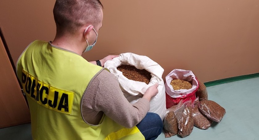W jednym z domów w gminie Gidle znaleźli 21 kg krajanki. 41-latce grozi nawet do 3 lat więzienia