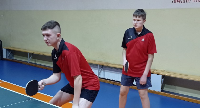 Wysokie zwycięstwo tenisistów UMLKS Radomsko w meczu z drugim zespołem Omegi Kleszczów
