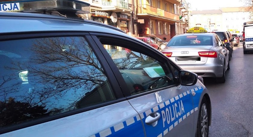 Żaden się nie przyznał, obaj zapłacą mandat. Kolizja przy wymijaniu na Lipiu