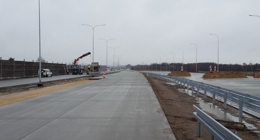 Autostrada A1. Na wysokości Kamieńska instalowane będę ekrany dźwiękochłonne. Będą utrudnienia