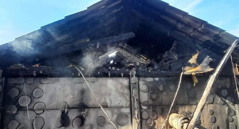 Pożar garażu w miejscowości Kijów. W akcji wzięli udział strażacy z Radomska 
