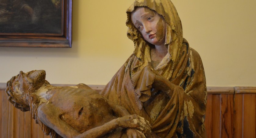 XIV-wieczny skarb powiatu, gotycka pieta z Wielgomłyn, już po renowacji