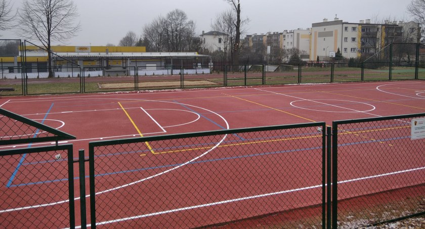 Finał budowy boiska wielofunkcyjnego przy I Liceum Ogólnokształcącym w Radomsku