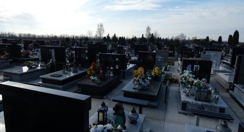 Majątek w grobie. Ile trzeba zapłacić za miejsce na cmentarzu w Radomsku