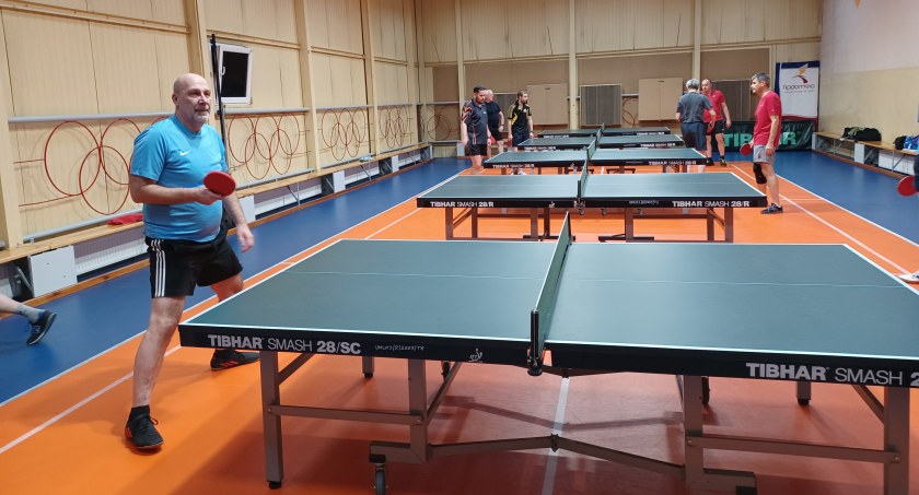 Amatorska Liga Tenisa Stołowego. Andrzej Pukacz na czele