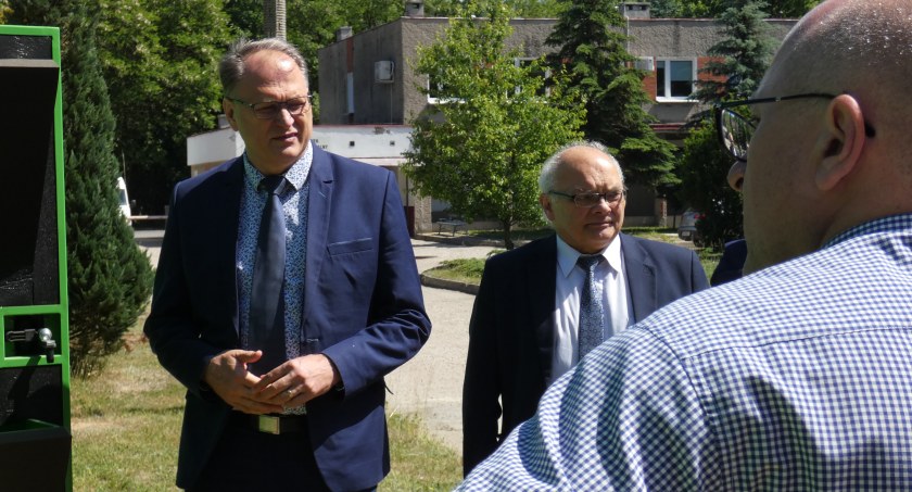 Prezes PGK do radnych: zmuście mieszkańców, by wybrali kanalizację, nie szamba