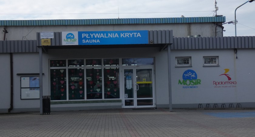 Stary basen na razie zostaje. Nie ma pomysłu, jak obejść wytyczne ministerstwa