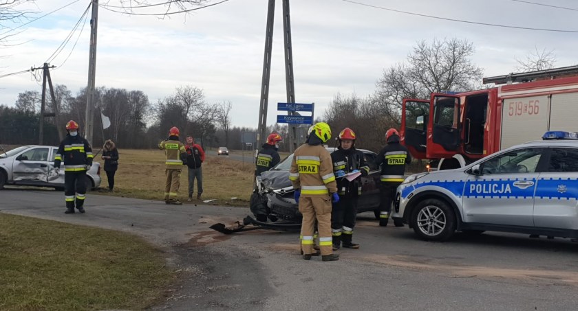 Kolizja w gm. Lgota Wielka. Zderzyły się dwa ople, którymi kierowały dwie 49-latki