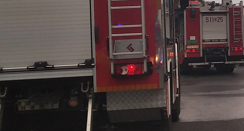 Pożar samochodu na autostradzie A1. Zablokowana droga w kierunku Radomska