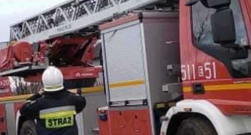 Walczyli ze skutkami wichury. 183 strażaków i 38 wozów bojowych w akcji. Do 17 było w sumie 25 wezwań