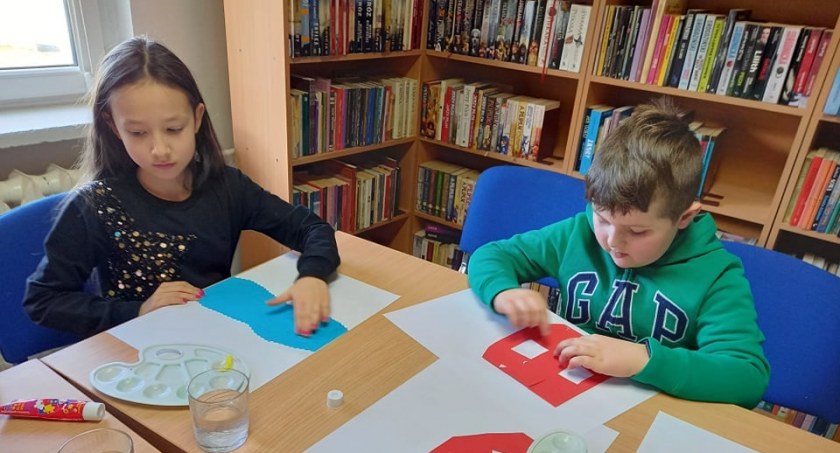 Dzisiaj zmaluję, to co czuję. Zajęcia plastyczne w fili nr 3 Miejskiej Biblioteki Publicznej