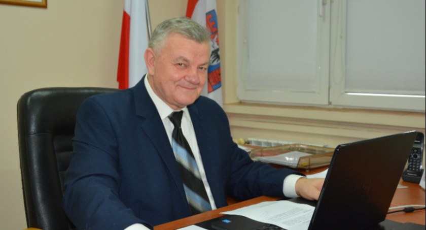 Radni z komisji rewizyjnej kontrolują szkoły średnie. Sprawdzają wydatki na materiały biurowe