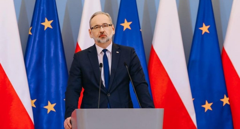 Rząd znosi część obostrzeń covidowych. Maseczki nadal będą obowiązkowe w pomieszczeniach zamkniętych