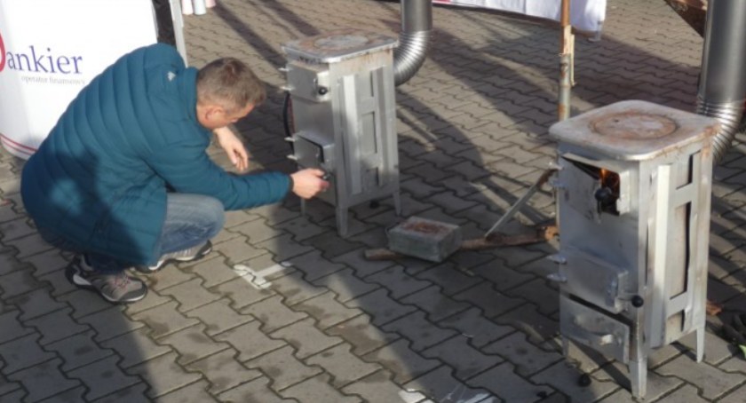 Całkowity zakaz palenia węglem w Radomsku od 2030 roku? Są plany, by zakazać też na wsiach