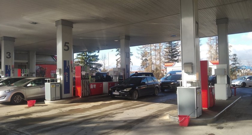 Jednego dnia paliwo na stacjach w Radomsku zdrożało o kilkadziesiąt groszy