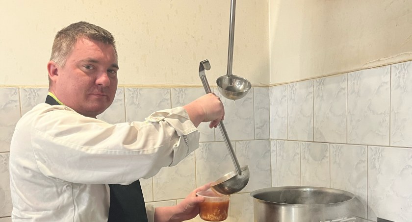Piotr Kacperek zaprasza Ukraińców na darmową zupę. I organizuje kolejną zbiórkę