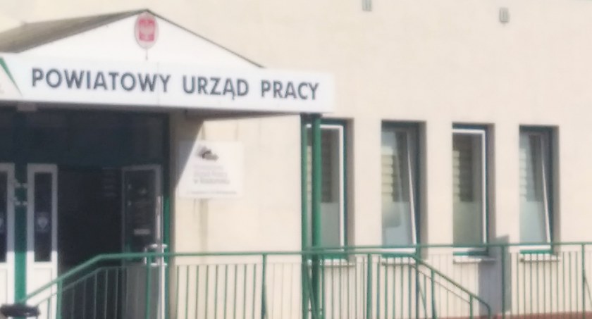 Bezrobocie w powiecie spadło o połowę. Walka z nim to misja pracowników PUP