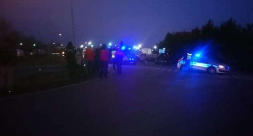 Strażacy ochotnicy z Przedborza pojechali po dwie ukraińskie rodziny na przejście w miejscowości Zosin 