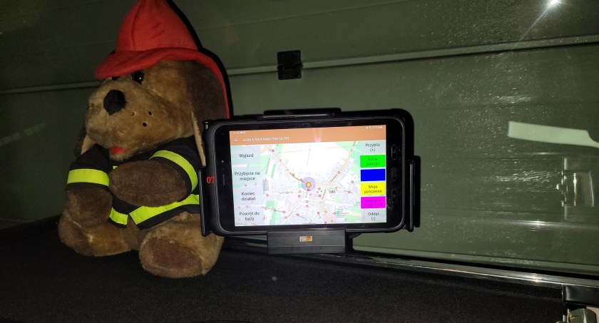 Strażacy ochotnicy z Kamieńska zbroją się cyfrowo. Teraz informacje o zdarzeniu wpiszą w tablet