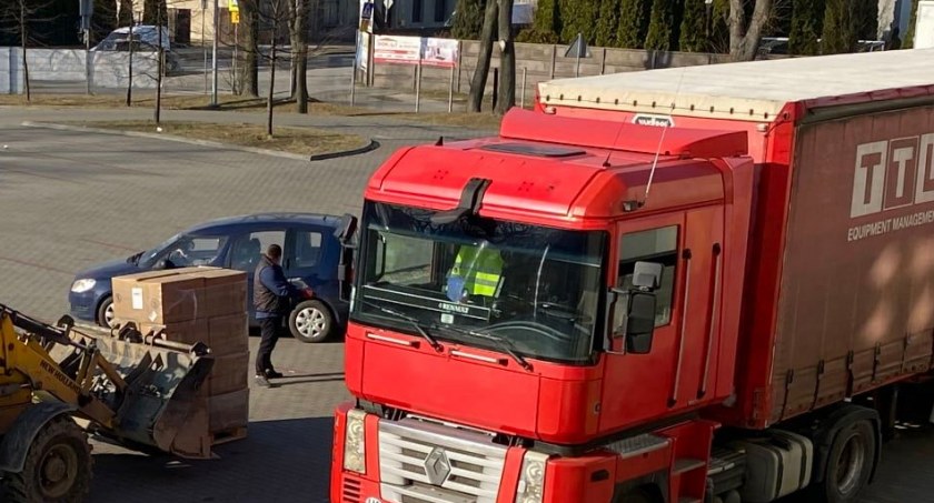 Państwowa Straż Pożarna apeluje do firm: potrzebny jest transport dla uchodźców z terenu Ukrainy