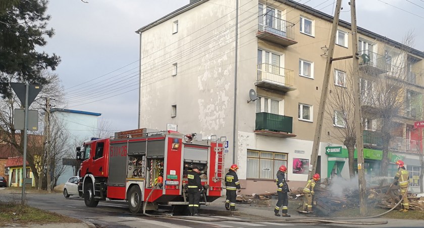 Ruiny kiosku na Brzeźnickiej spłonęły. Doszło do podpalenia 