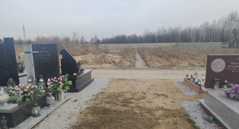 Nowy Cmentarz bez papierów? Inspektor nadzoru ustala, czy to nie samowola budowlana