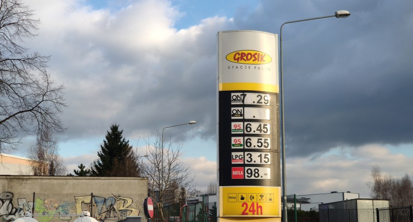 Utopieni w drogiej benzynie: „Niektórzy tankowali nawet w plastikowe butelki