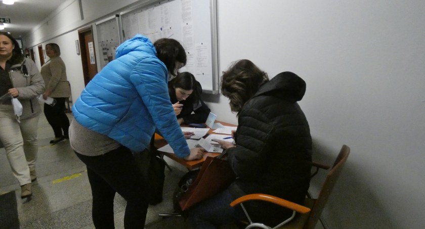 Nie trzeba stać w kolejce po PESEL. Urząd miasta prowadzi zapisy