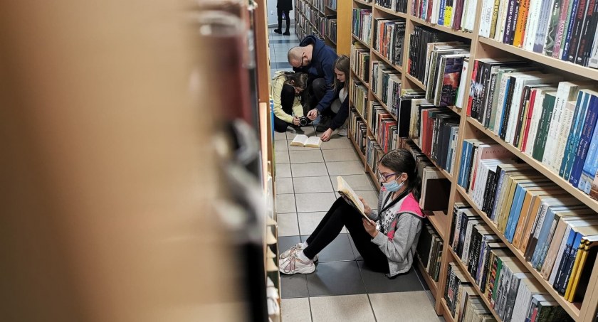 Warsztaty fotograficzne fundacji foto Pozytyw w Miejskiej Bibliotece Publicznej