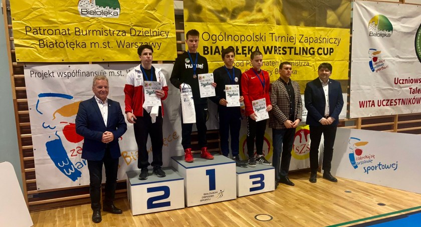 Dziewięć medali przywieźli zapaśnicy UKS Radomsko z turnieju Białołęka Wrestling Cup