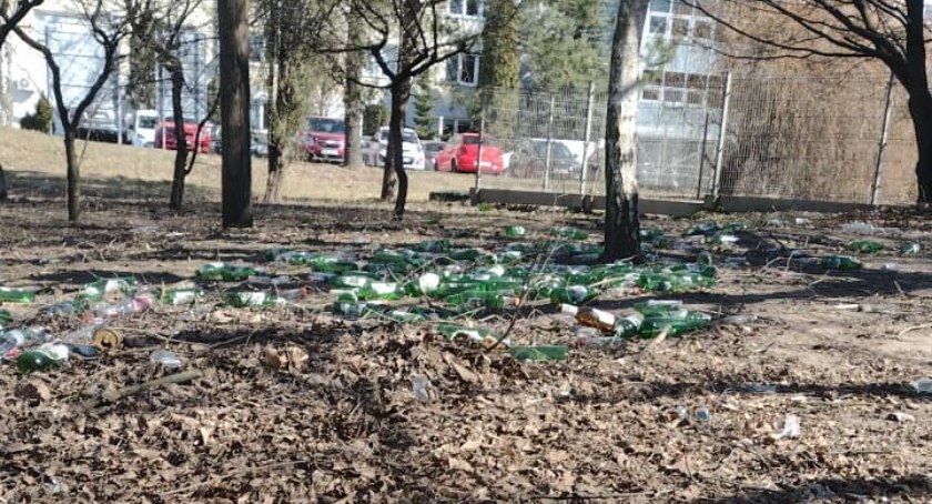 Od Czytelnika: W parku Solidarności jest pełno śmieci. Nikt nie reaguje