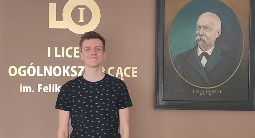 Aleksander Gloc, uczeń I LO, w etapie okręgowym XVII edycji Ogólnopolskiej Olimpiady Wiedzy o UE