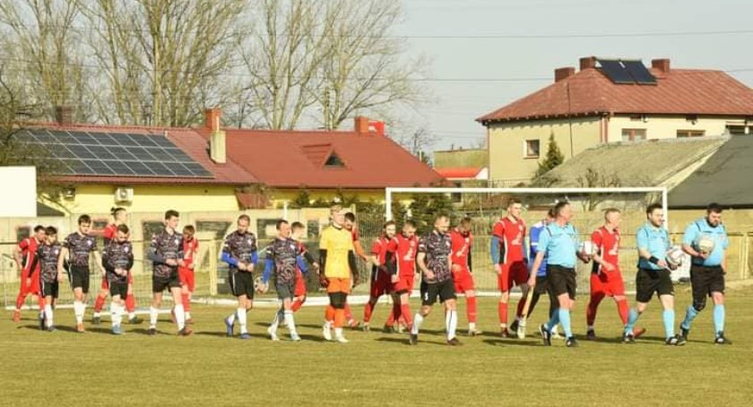 Ruszyła klasa okręgowa. W tej kolejce najlepiej wypadki przedborzanie, najgorzej piłkarze z Kamieńska