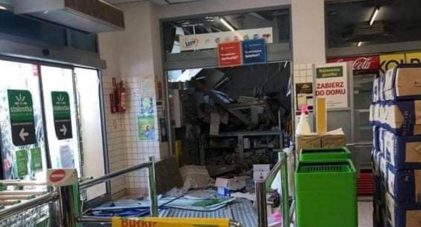 Bankomat państwowego banku wróci do Przedborza. Stary w rynku wyleciał w powietrze. Maszyna stanie przy Biedronce