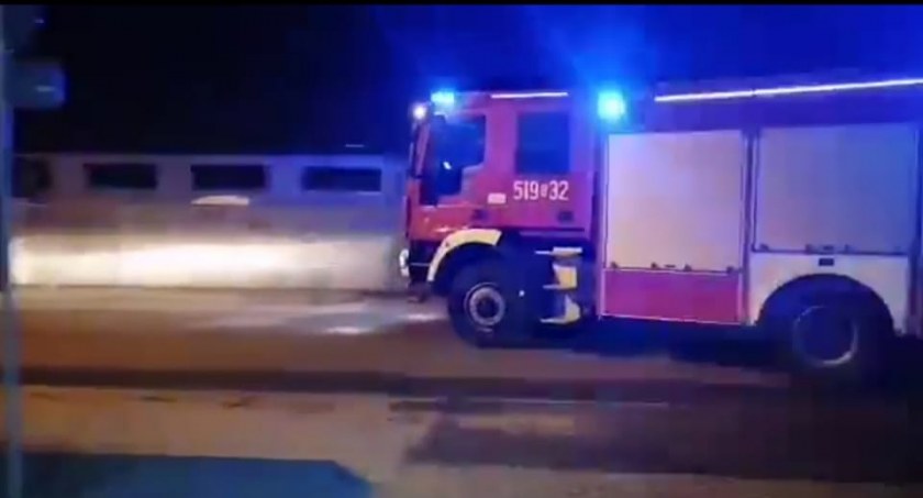 [Wideo] Strażacy w ostatnich tygodniach walczą z pożarami traw. Czasem trzeba użyć specjalnego samolotu