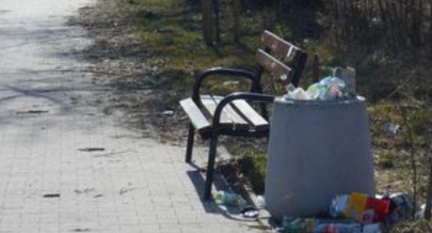 Czytelnik: Tak wygląda ścieżka rowerowa od Kopca w stronę Bartodziej. Miasto się tym nie interesuje?