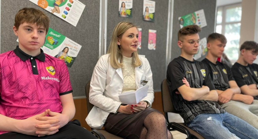 Uczniowie klas rehabilitacyjno-zdrowotnych spotkali się z dietetykiem