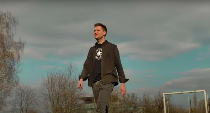 Przygoda z teledyskiem: Krzysztof Stępień w piosence pt. Wróć