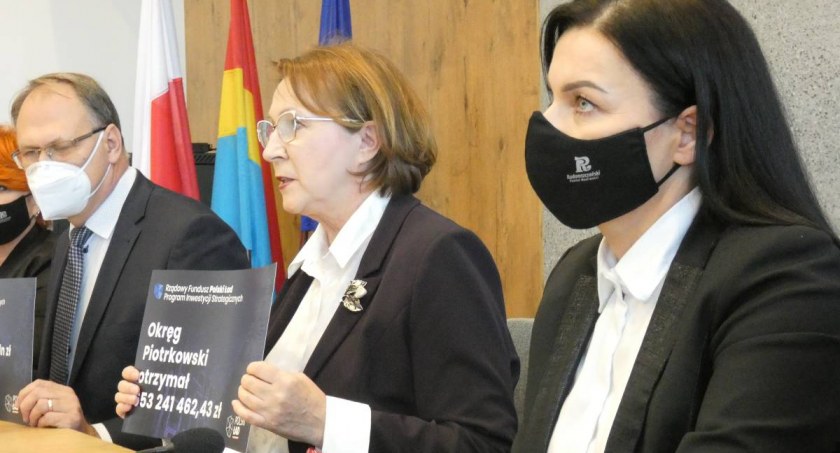 Wieluński też dostał miliony z Polskiego Ładu. I to dużo. Radny Koski się pomylił? Porównał powiat do miasta