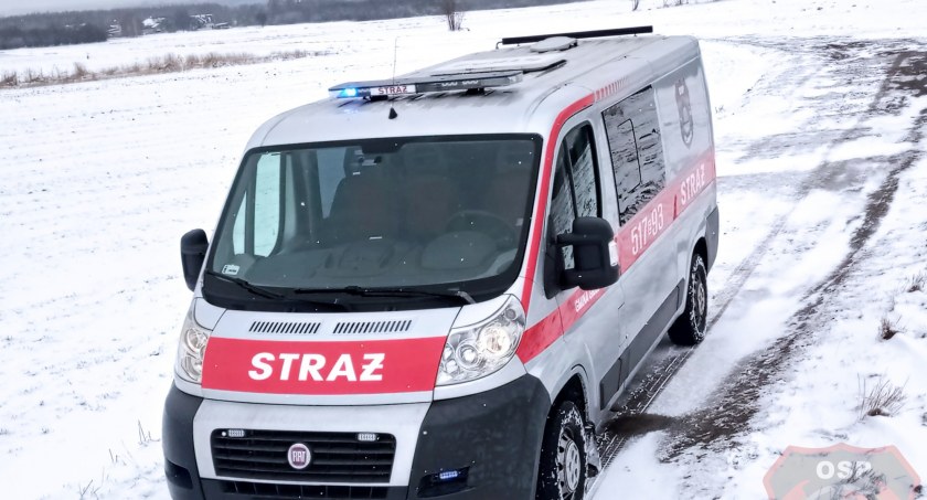 Strażacy OSP w Pławnie są dumni. Z dwóch policyjnych fiatów złożyli jeden - strażacki
