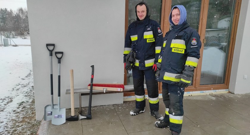 Strażacy z Suchej Wsi zebrali cały kontener złomu. Teraz kupią potrzebny im sprzęt