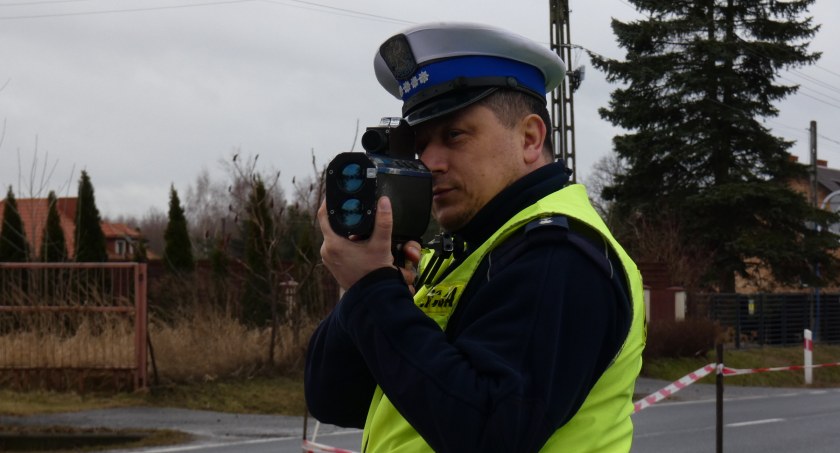 W czwartek akcja Prędkość. Będzie więcej patroli i kontroli. A mandaty drogie aż strach. No i prędkość zabija