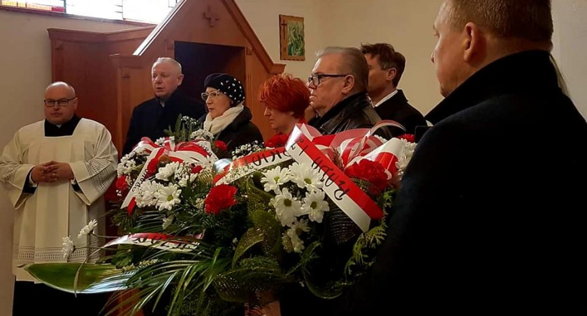 Radni miejscy i powiatowi wraz z poseł Anną Milczanowską uczcili ofiary Katastrofy Smoleńskiej