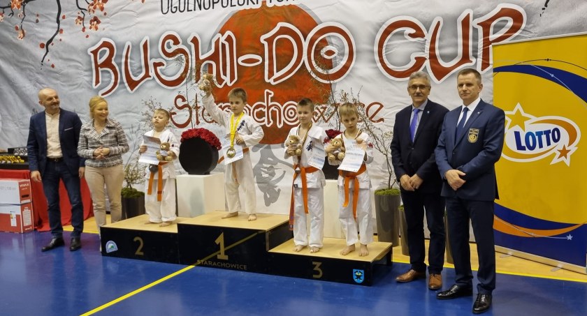 Trzy brązowe medale karateków KK Randori na turnieju w Starachowicach. Walczyło ponad 500 zawodników