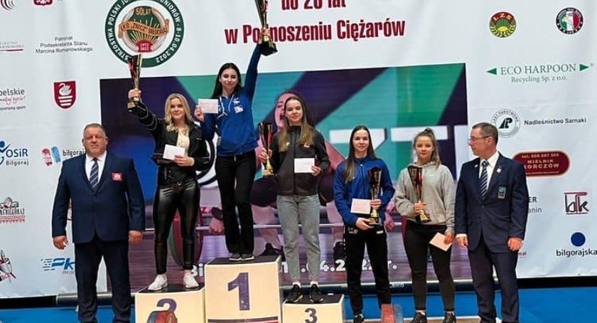 Sukcesy sztangistów z OSSM PZPC Dobryszyce na Mistrzostwach Polski w Biłgoraju 2022