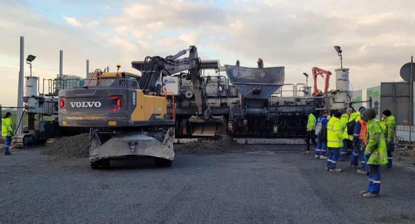 226 metrów betonowej jezdni położą drogowcy każdego dnia na autostradzie A1