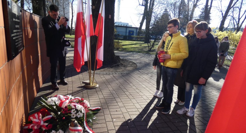 Obchody Dnia Pamięci Ofiar Zbrodni Katyńskiej. Wykład dr Joanny Żelazko w MBP